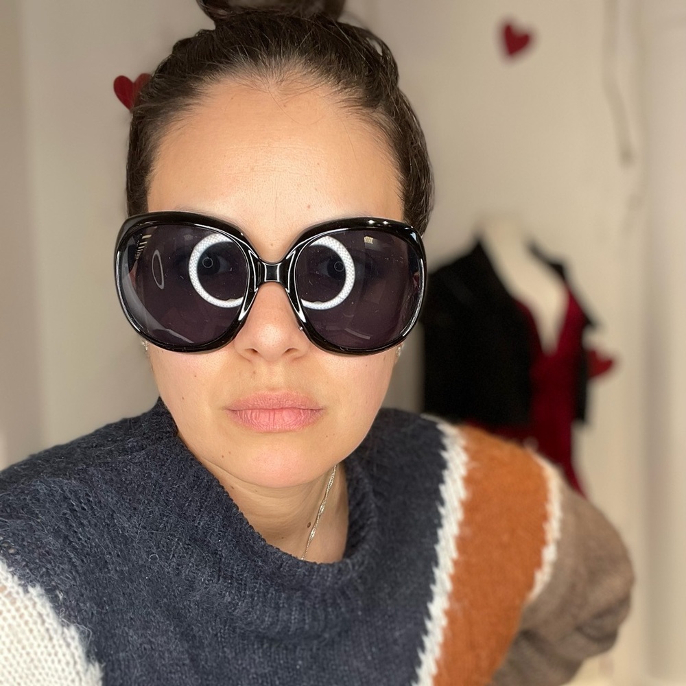 Black round oversized shield sunglasses